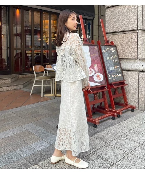 LE CIEL BLEU(ルシェルブルー)の「フロッキーレーススカート / Flocky Lace Skirt(スカート・レディース・ホワイト/ブラック・38/36/34)」の3枚目の写真