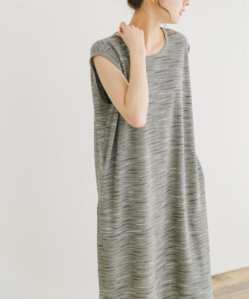 ITEMS URBANRESEARCH(アイテムズ アーバンリサーチ)の「ハニカムワッフルノースリワンピース(ワンピース・レディース・イエロー/グレー/オフホワイト・FREE)」の13枚目の写真