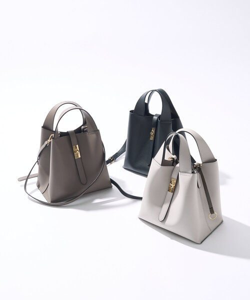 un dix cors（アンディコール）の「《オンオフ使える上品デザイン》ロングベルト変形2WAYバッグ（ハンドバッグ・レディース・アイボリー/グレイッシュベージュ/ブラック・FREE）」の3枚目の写真