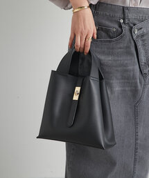 un dix cors | 《オンオフ使える上品デザイン》ロングベルト変形2WAYバッグ(ハンドバッグ)