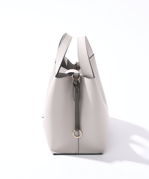 un dix cors（アンディコール）の「《オンオフ使える上品デザイン》ロングベルト変形2WAYバッグ（ハンドバッグ・レディース・アイボリー/グレイッシュベージュ/ブラック・FREE）」の11枚目の写真