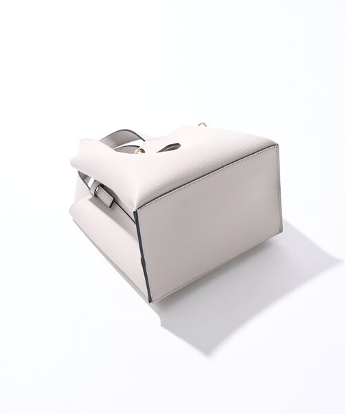 un dix cors（アンディコール）の「《オンオフ使える上品デザイン》ロングベルト変形2WAYバッグ（ハンドバッグ・レディース・アイボリー/グレイッシュベージュ/ブラック・FREE）」の13枚目の写真