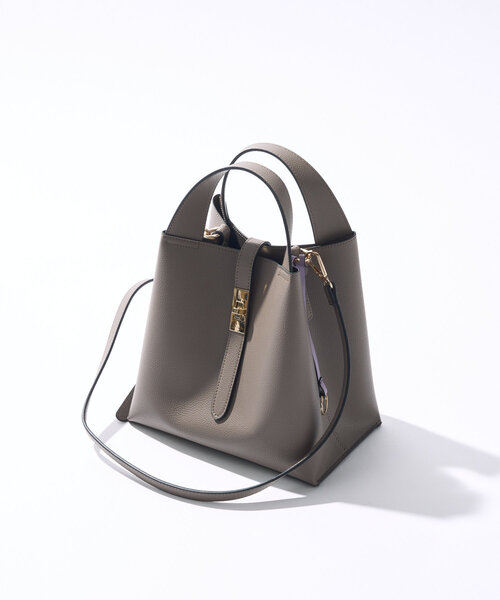 un dix cors（アンディコール）の「《オンオフ使える上品デザイン》ロングベルト変形2WAYバッグ（ハンドバッグ・レディース・アイボリー/グレイッシュベージュ/ブラック・FREE）」の22枚目の写真