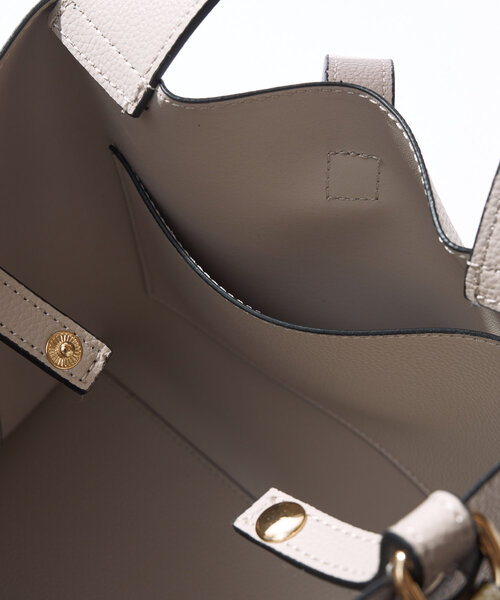 un dix cors（アンディコール）の「《オンオフ使える上品デザイン》ロングベルト変形2WAYバッグ（ハンドバッグ・レディース・アイボリー/グレイッシュベージュ/ブラック・FREE）」の21枚目の写真