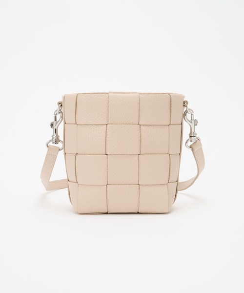 IACUCCI(イアクッチ)の「ベルタ MINI CERVO(ショルダーバッグ・レディース・ピンクベージュ/ブラウン/スカイブルー・FREE)」の12枚目の写真