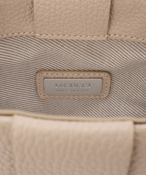 IACUCCI(イアクッチ)の「ベルタ MINI CERVO(ショルダーバッグ・レディース・ピンクベージュ/ブラウン/スカイブルー・FREE)」の14枚目の写真