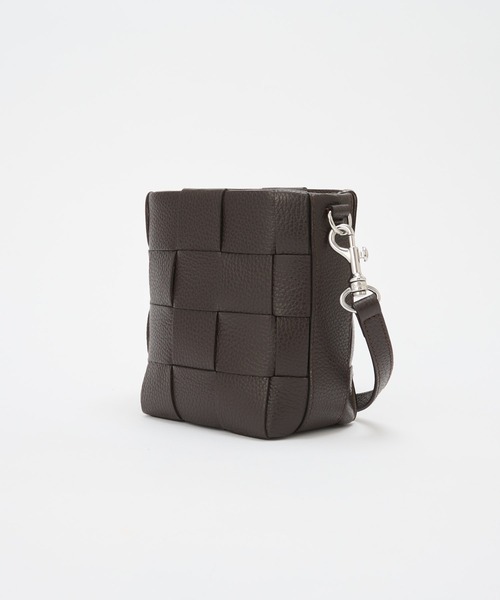 IACUCCI(イアクッチ)の「ベルタ MINI CERVO(ショルダーバッグ・レディース・ピンクベージュ/ブラウン/スカイブルー・FREE)」の22枚目の写真