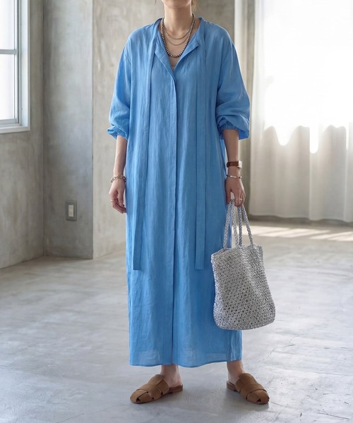 STYLE DELI（スタイルデリ）の「綿麻混紡ロングボウタイギャザーワンピース（ワンピース・レディース・ブルー/ホワイト系その他・1/2）」の16枚目の写真