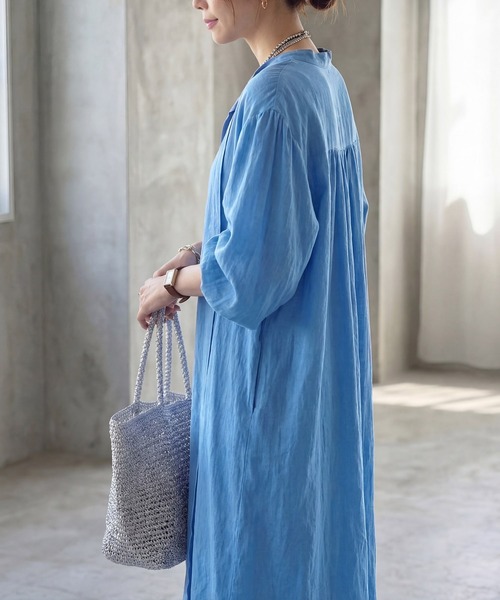 STYLE DELI（スタイルデリ）の「綿麻混紡ロングボウタイギャザーワンピース（ワンピース・レディース・ブルー/ホワイト系その他・1/2）」の15枚目の写真
