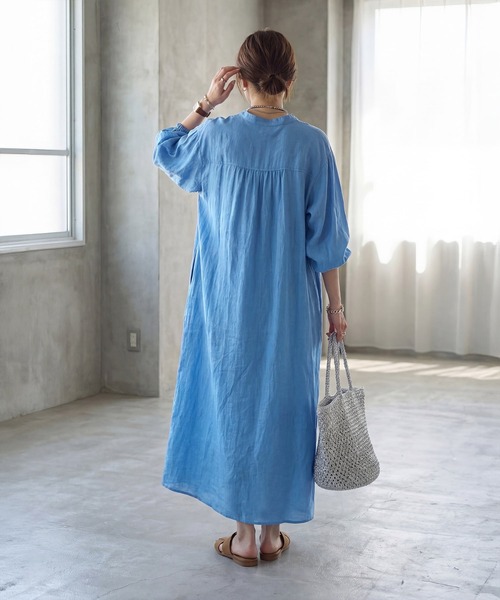 STYLE DELI（スタイルデリ）の「綿麻混紡ロングボウタイギャザーワンピース（ワンピース・レディース・ブルー/ホワイト系その他・1/2）」の14枚目の写真