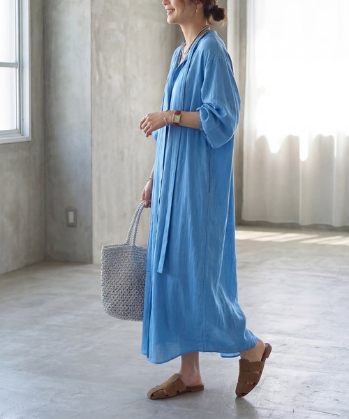 STYLE DELI（スタイルデリ）の「綿麻混紡ロングボウタイギャザーワンピース（ワンピース・レディース・ブルー/ホワイト系その他・1/2）」の13枚目の写真