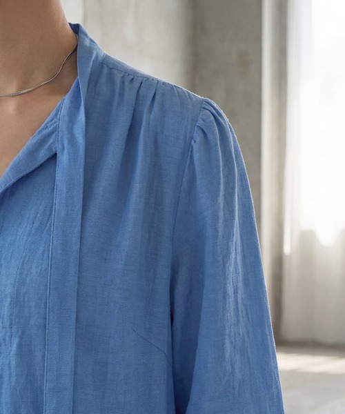 STYLE DELI（スタイルデリ）の「綿麻混紡ロングボウタイギャザーワンピース（ワンピース・レディース・ブルー/ホワイト系その他・1/2）」の12枚目の写真