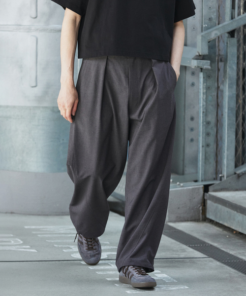 JOURNAL STANDARD（ジャーナルスタンダード）の「ウーリーノライト ツイスト オーバー パンツ（スラックス・メンズ・チャコールグレー/ライトグレー/ブラック/ベージュ・SMALL/MEDIUM/LARGE）」の3枚目の写真