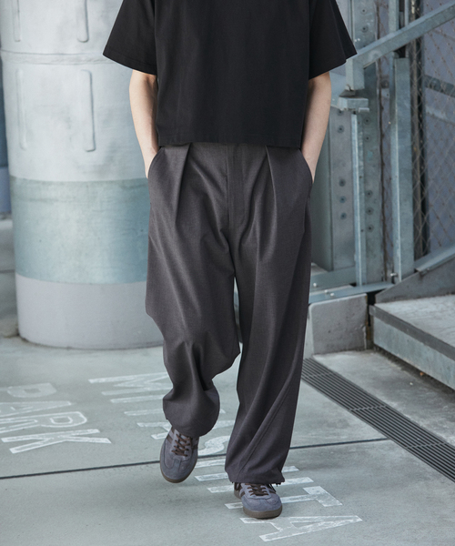 JOURNAL STANDARD（ジャーナルスタンダード）の「ウーリーノライト ツイスト オーバー パンツ（スラックス・メンズ・チャコールグレー/ライトグレー/ブラック/ベージュ・SMALL/MEDIUM/LARGE）」の8枚目の写真