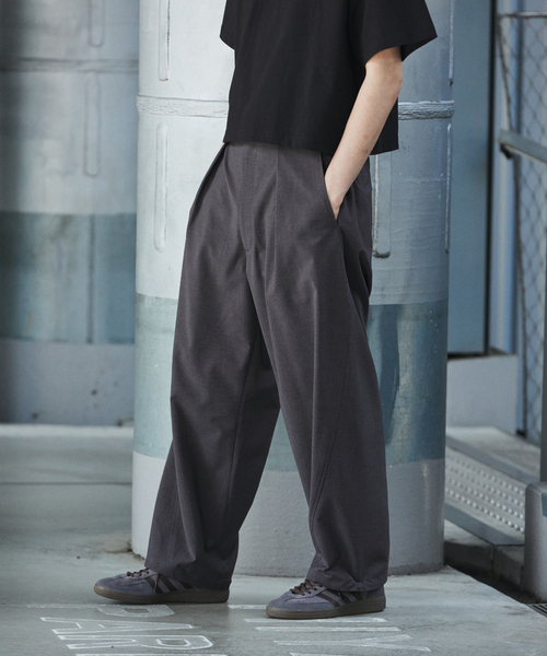 JOURNAL STANDARD（ジャーナルスタンダード）の「ウーリーノライト ツイスト オーバー パンツ（スラックス・メンズ・チャコールグレー/ライトグレー/ブラック/ベージュ・SMALL/MEDIUM/LARGE）」の7枚目の写真