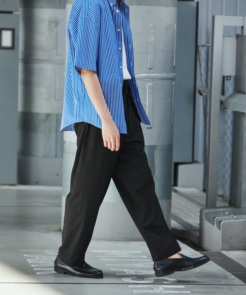 JOURNAL STANDARD（ジャーナルスタンダード）の「ウーリーノライト ツイスト オーバー パンツ（スラックス・メンズ・チャコールグレー/ライトグレー/ブラック/ベージュ・SMALL/MEDIUM/LARGE）」の15枚目の写真