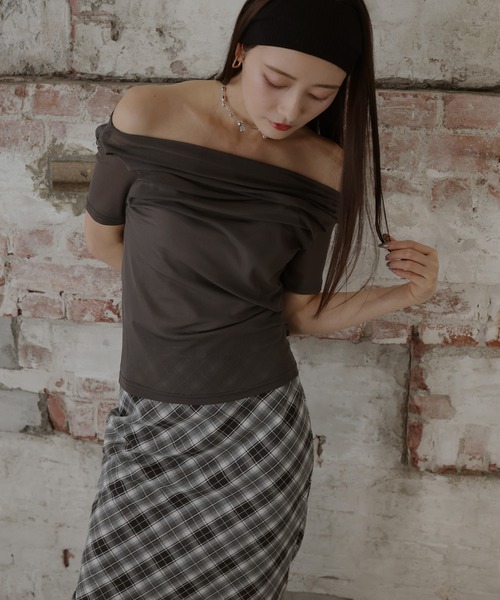 Mili affinity(ミリアフィニティー)の「シアータックオフショルトップス(Tシャツ/カットソー・レディース・アイボリー/レッド/ブラック/チャコール・FREE)」の14枚目の写真