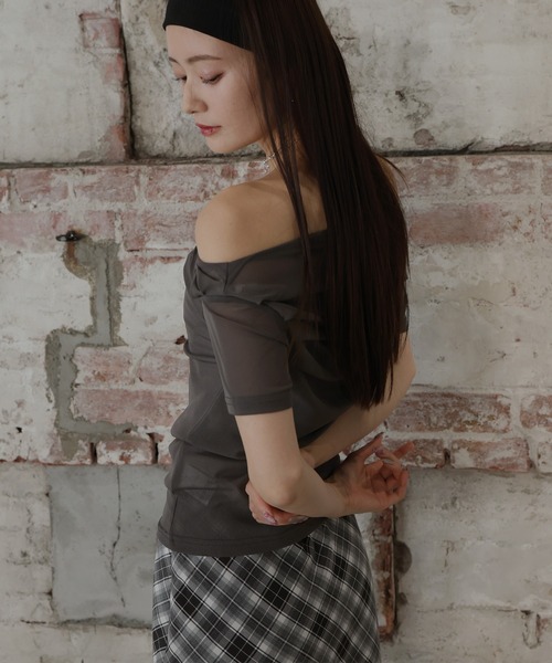 Mili affinity(ミリアフィニティー)の「シアータックオフショルトップス(Tシャツ/カットソー・レディース・アイボリー/レッド/ブラック/チャコール・FREE)」の17枚目の写真