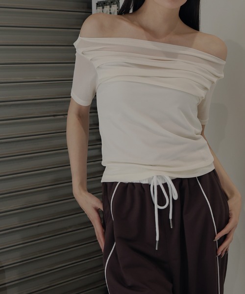 Mili affinity(ミリアフィニティー)の「シアータックオフショルトップス(Tシャツ/カットソー・レディース・アイボリー/レッド/ブラック/チャコール・FREE)」の19枚目の写真