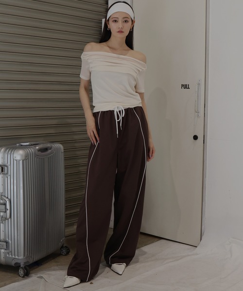 Mili affinity(ミリアフィニティー)の「シアータックオフショルトップス(Tシャツ/カットソー・レディース・アイボリー/レッド/ブラック/チャコール・FREE)」の21枚目の写真