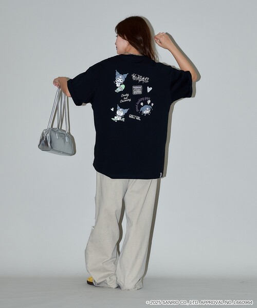 VISION STREET WEAR(ヴィジョンストリートウェア)の「VISION STREET WEAR/ヴィジョンストリートウェアー Kuromi Skate Back Print Tシャツ/クロミ/キャラクター(限定展開)(UNISEX)(Tシャツ/カットソー・メンズ・ホワイト/オフホワイト/ブラック・LARGE/MEDIUM/SMALL)」の5枚目の写真