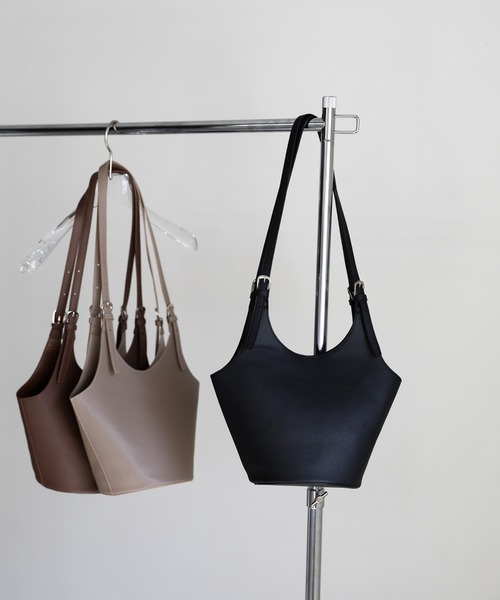 select MOCA(セレクトモカ)の「バックルハンドルラウンドトートバッグ(ショルダーバッグ・レディース・ブラック/ブラウン/グレイッシュベージュ・FREE)」の14枚目の写真
