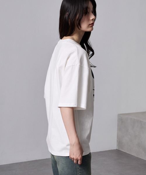 nui nullu(ヌイヌル)の「【nui nullu】英字ロゴレタリングビッグTシャツ(Tシャツ/カットソー・レディース・オフホワイト/チャコールグレー/ブラック/モカ・FREE)」の9枚目の写真