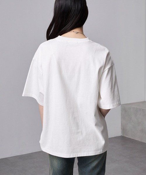 nui nullu(ヌイヌル)の「【nui nullu】英字ロゴレタリングビッグTシャツ(Tシャツ/カットソー・レディース・オフホワイト/チャコールグレー/ブラック/モカ・FREE)」の10枚目の写真