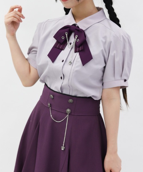 axes femme(アクシーズファム)の「ハトメ×チェーン付リボンブラウス(シャツ/ブラウス・レディース・キナリ/サックスブルー/ブラック/ラベンダー・FREE)」の2枚目の写真