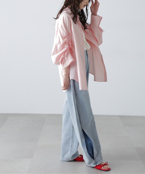 FREE'S MART（フリーズマート）の「◆袖シャーリングオーバーシャツ（シャツ/ブラウス・レディース・ブルー/ブルー系その他/ホワイト/ピンク/ブラウン系その他/ホワイト系その他・FREE）」の13枚目の写真