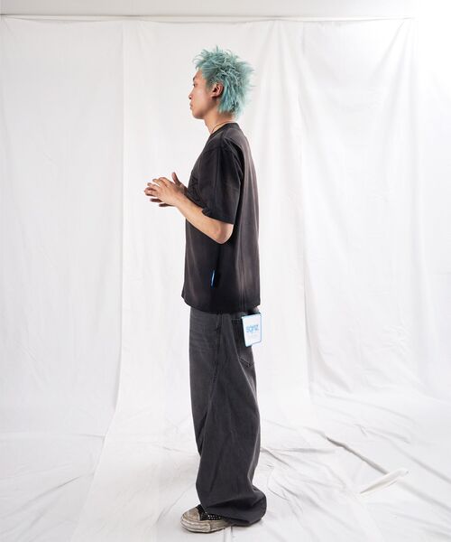 SEQUENZ（シークエンズ）の「【SEQUENZ（シークエンズ）】FADE APPLIQUE LOGO TEE /  Tシャツ クルーネック 半袖 加工 古着（Tシャツ/カットソー・メンズ・レッド/サンドベージュ/ブラック・SMALL/MEDIUM/LARGE/X-LARGE）」の11枚目の写真