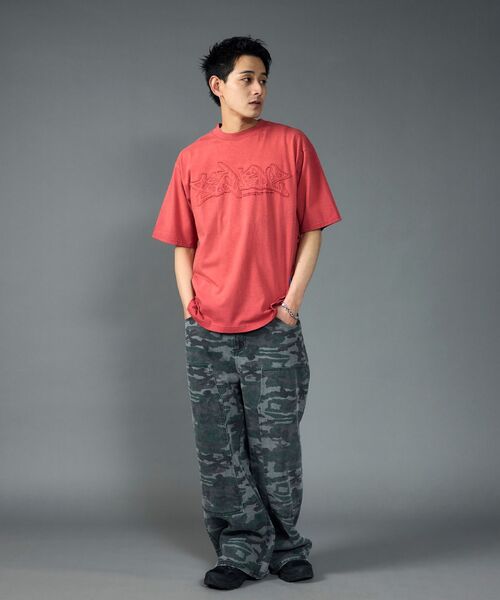 SEQUENZ（シークエンズ）の「【SEQUENZ（シークエンズ）】FADE APPLIQUE LOGO TEE /  Tシャツ クルーネック 半袖 加工 古着（Tシャツ/カットソー・メンズ・レッド/サンドベージュ/ブラック・SMALL/MEDIUM/LARGE/X-LARGE）」の14枚目の写真