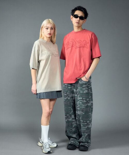 SEQUENZ（シークエンズ）の「【SEQUENZ（シークエンズ）】FADE APPLIQUE LOGO TEE /  Tシャツ クルーネック 半袖 加工 古着（Tシャツ/カットソー・メンズ・レッド/サンドベージュ/ブラック・SMALL/MEDIUM/LARGE/X-LARGE）」の19枚目の写真