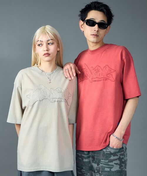 SEQUENZ（シークエンズ）の「【SEQUENZ（シークエンズ）】FADE APPLIQUE LOGO TEE /  Tシャツ クルーネック 半袖 加工 古着（Tシャツ/カットソー・メンズ・レッド/サンドベージュ/ブラック・SMALL/MEDIUM/LARGE/X-LARGE）」の21枚目の写真