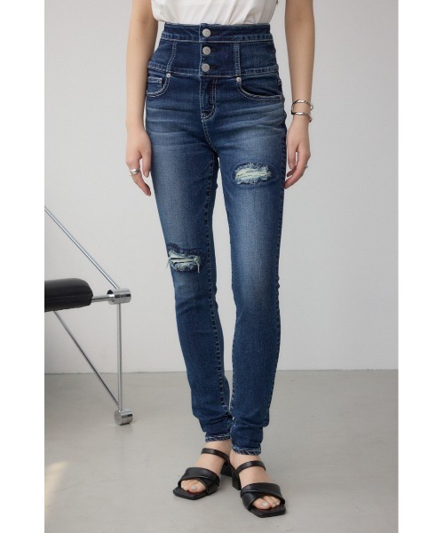 AZUL by moussy(アズールバイマウジー)の「AZUL DENIM ハイウエストボタンリペアスキニー(デニムパンツ・レディース・ダークブルー/ブルー・X-SMALL/SMALL/MEDIUM)」の2枚目の写真