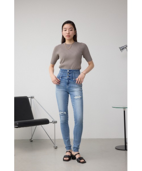 AZUL by moussy(アズールバイマウジー)の「AZUL DENIM ハイウエストボタンリペアスキニー(デニムパンツ・レディース・ダークブルー/ブルー・X-SMALL/SMALL/MEDIUM)」の4枚目の写真