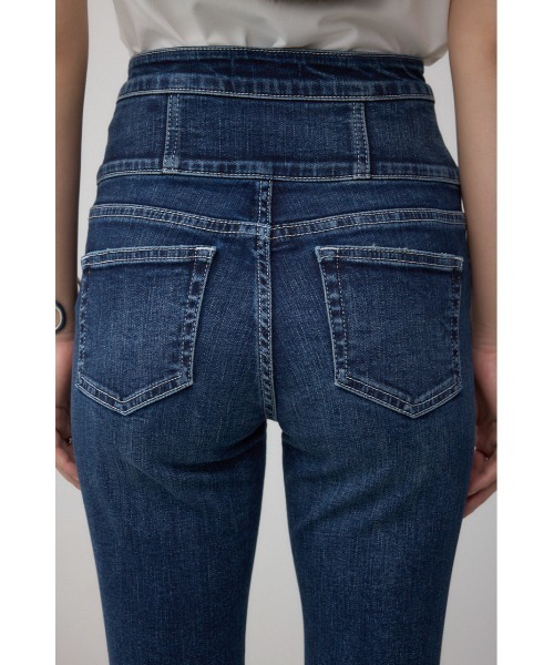 AZUL by moussy(アズールバイマウジー)の「AZUL DENIM ハイウエストボタンリペアスキニー(デニムパンツ・レディース・ダークブルー/ブルー・X-SMALL/SMALL/MEDIUM)」の21枚目の写真