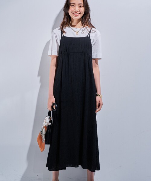 INDIVI(インディヴィ)の「【洗える/凹凸素材】シャーリング調素材キャミワンピース(ワンピース・レディース・ブラック/オリーブ・05/13/15 /34/38)」の2枚目の写真