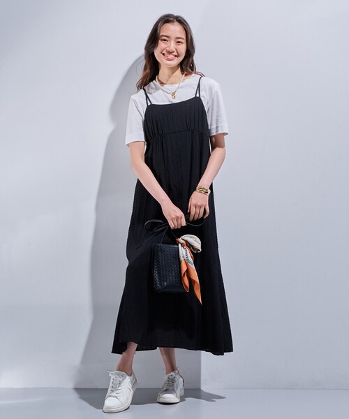 INDIVI(インディヴィ)の「【洗える/凹凸素材】シャーリング調素材キャミワンピース(ワンピース・レディース・ブラック/オリーブ・05/13/15 /34/38)」の5枚目の写真