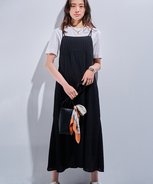 INDIVI(インディヴィ)の「【洗える/凹凸素材】シャーリング調素材キャミワンピース(ワンピース・レディース・ブラック/オリーブ・05/13/15 /34/38)」の6枚目の写真