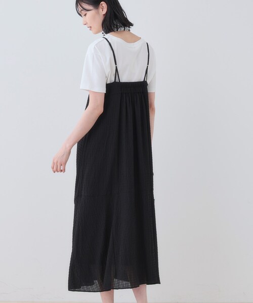 INDIVI(インディヴィ)の「【洗える/凹凸素材】シャーリング調素材キャミワンピース(ワンピース・レディース・ブラック/オリーブ・05/13/15 /34/38)」の9枚目の写真