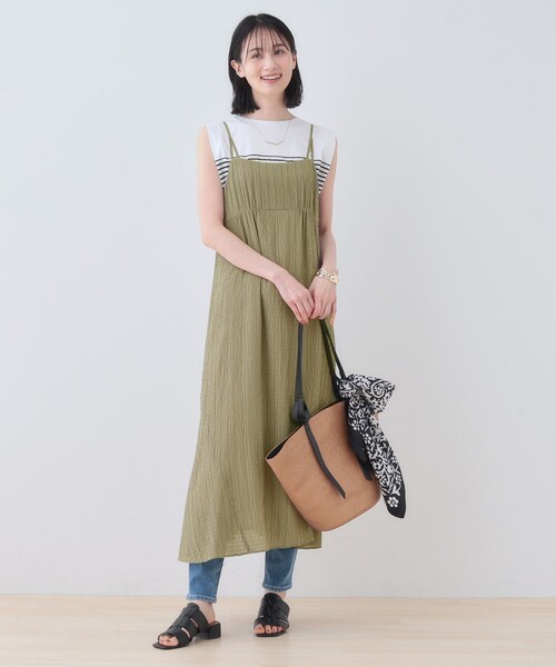 INDIVI(インディヴィ)の「【洗える/凹凸素材】シャーリング調素材キャミワンピース(ワンピース・レディース・ブラック/オリーブ・05/13/15 /34/38)」の13枚目の写真
