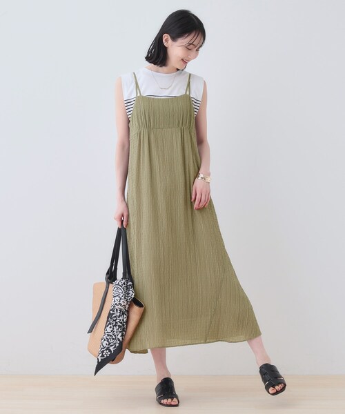 INDIVI(インディヴィ)の「【洗える/凹凸素材】シャーリング調素材キャミワンピース(ワンピース・レディース・ブラック/オリーブ・05/13/15 /34/38)」の14枚目の写真