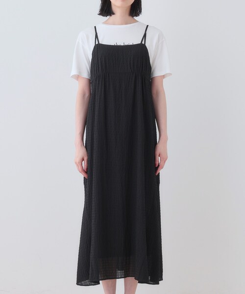 INDIVI(インディヴィ)の「【洗える/凹凸素材】シャーリング調素材キャミワンピース(ワンピース・レディース・ブラック/オリーブ・05/13/15 /34/38)」の16枚目の写真