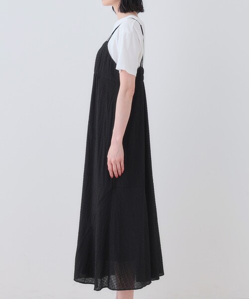 INDIVI(インディヴィ)の「【洗える/凹凸素材】シャーリング調素材キャミワンピース(ワンピース・レディース・ブラック/オリーブ・05/13/15 /34/38)」の17枚目の写真