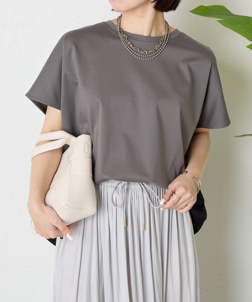 Jena espace merveilleux（ジェナ　エスパスメルヴェイユ）の「【大人の切替Ｔ】バックラインシルケットカットソー（Tシャツ/カットソー・レディース・オフホワイト/チャコールグレー/ブラック・FREE）」の3枚目の写真