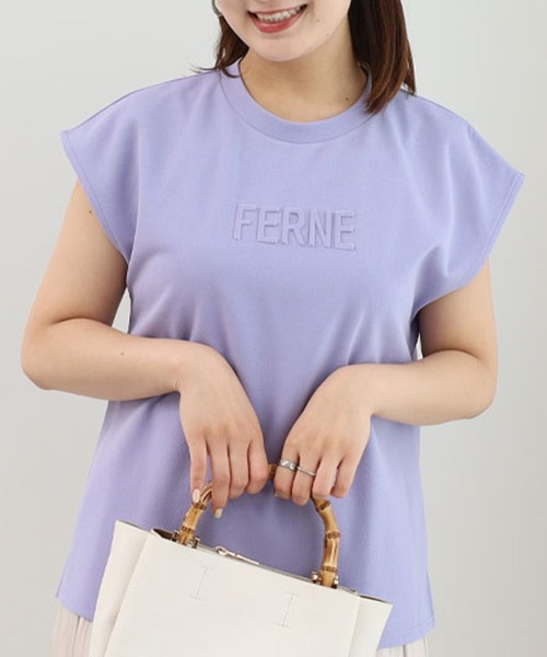 BELLUNA PLUS(ベルーナ)の「エンボス加工ロゴデザインプルオーバー(Tシャツ/カットソー・レディース・チャコール/オフホワイト/ラベンダー・MEDIUM)」の1枚目の写真