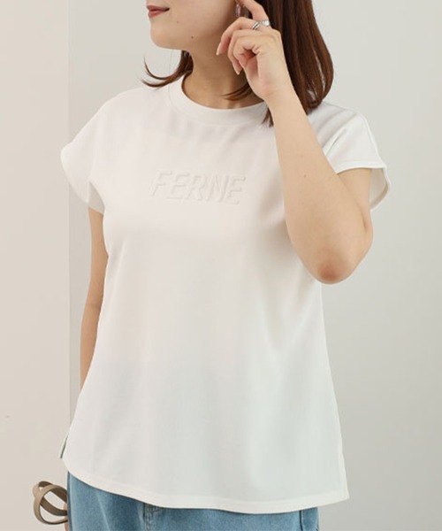 BELLUNA PLUS(ベルーナ)の「エンボス加工ロゴデザインプルオーバー(Tシャツ/カットソー・レディース・チャコール/オフホワイト/ラベンダー・MEDIUM)」の2枚目の写真