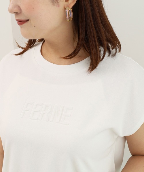 BELLUNA PLUS(ベルーナ)の「エンボス加工ロゴデザインプルオーバー(Tシャツ/カットソー・レディース・チャコール/オフホワイト/ラベンダー・MEDIUM)」の5枚目の写真