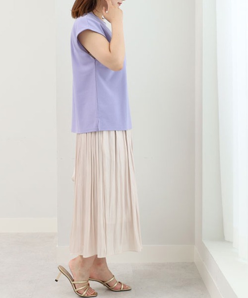 BELLUNA PLUS(ベルーナ)の「エンボス加工ロゴデザインプルオーバー(Tシャツ/カットソー・レディース・チャコール/オフホワイト/ラベンダー・MEDIUM)」の9枚目の写真